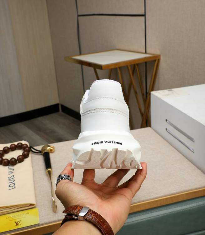 Picture of Louis Vuitton Shoes _SKULVsz38-46mnf105317318
